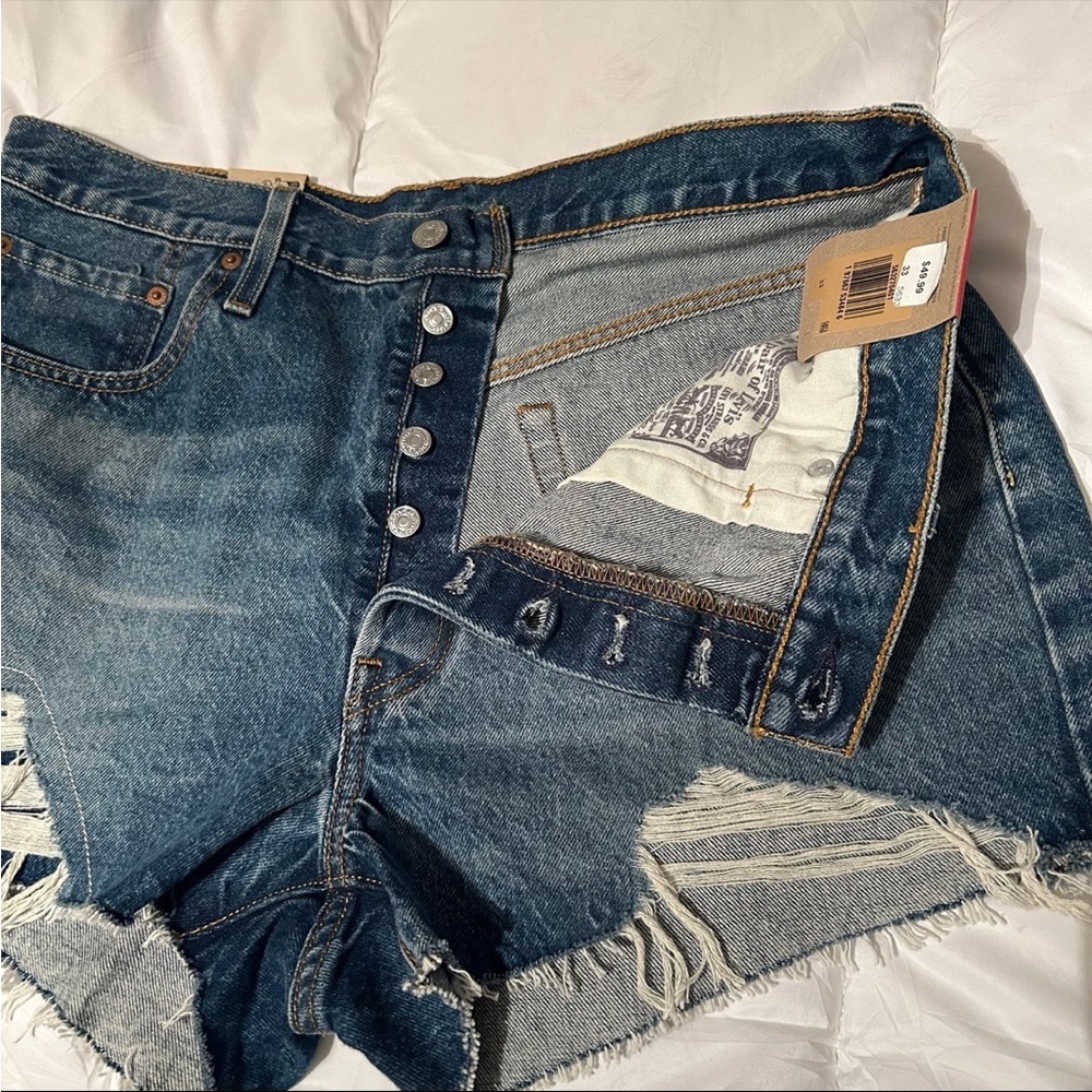 NWT Levi's 501 Original Fit High Rise Distressed Cutoff Jean Shorts Blue Size 33 - Picture 9 of 9